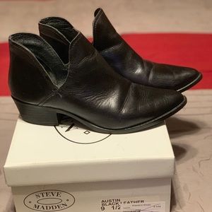 Steve Madden Austin V-cut booties